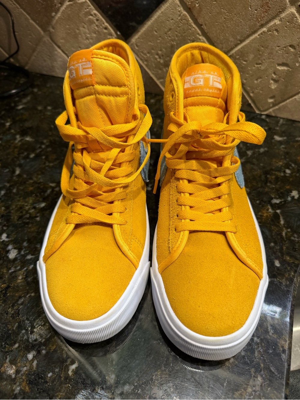 Nike SB Zoom Blazer Mid Pro GT Hightop Sneakers  -Grant Taylor- white soles